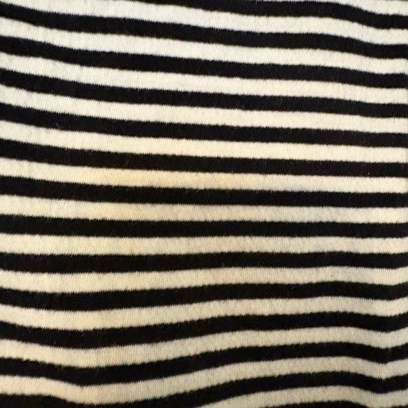 Max Studio London-black and whiter striped top - size M - Picture 3 of 3